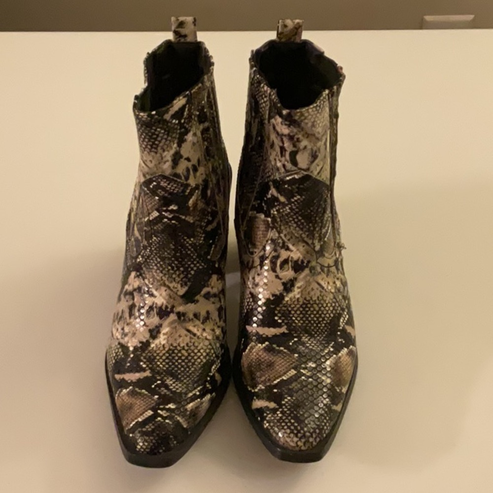 You love fashion this are the shoes for you!